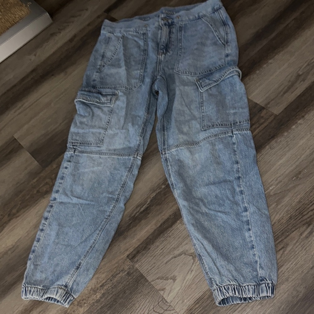 American Eagle Outfitters Light Blue Cropped Jeans